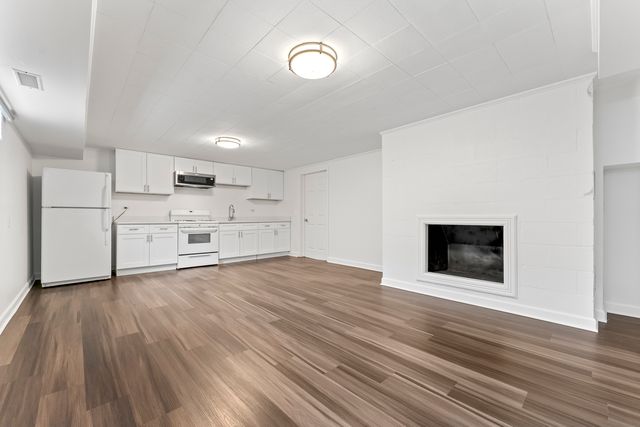 84 S Weston Avenue, Elgin, IL 60123