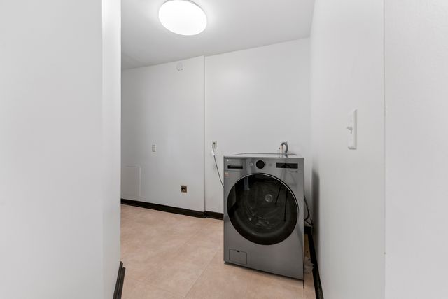 84 S Weston Avenue, Elgin, IL 60123