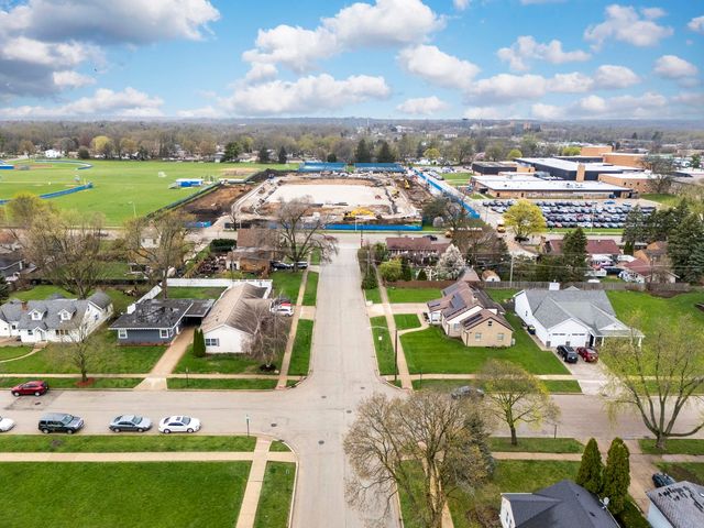 84 S Weston Avenue, Elgin, IL 60123