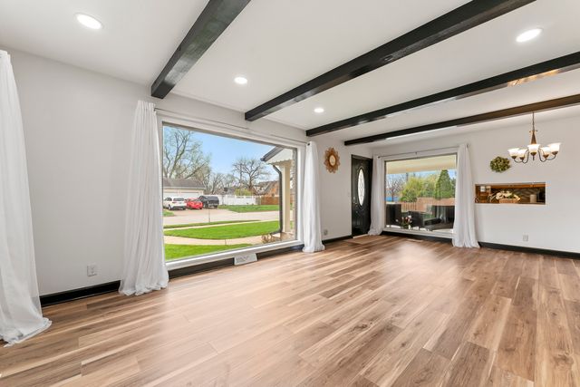 84 S Weston Avenue, Elgin, IL 60123