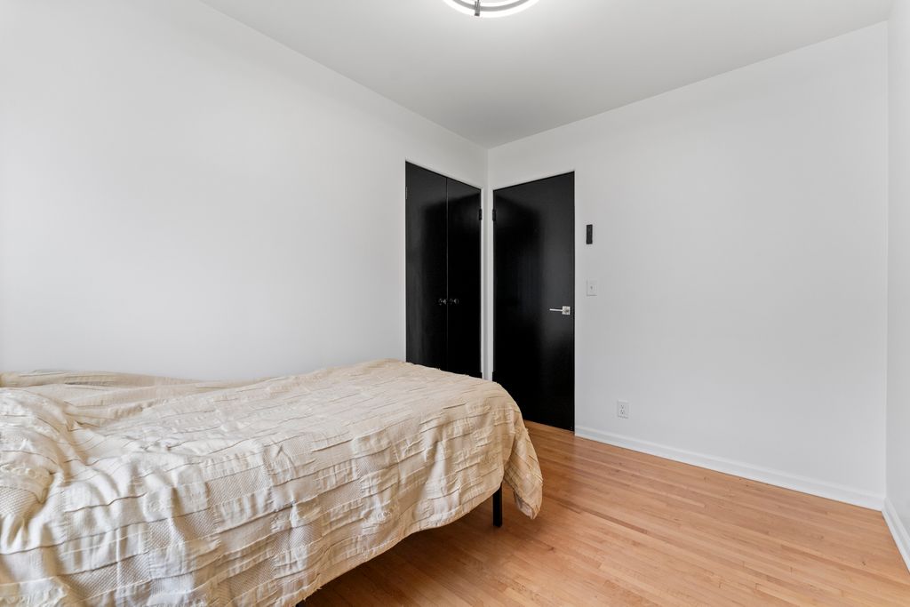 Image 16 of property listing at 84 S Weston Avenue, Elgin, IL 60123