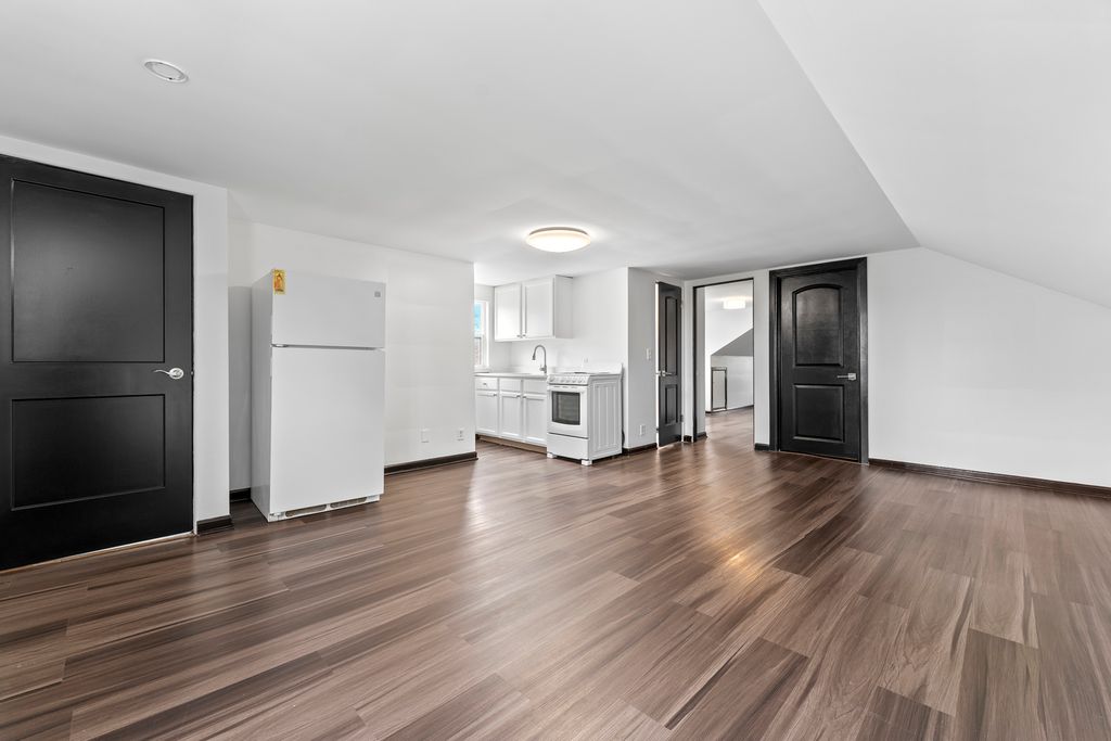 Image 17 of property listing at 84 S Weston Avenue, Elgin, IL 60123