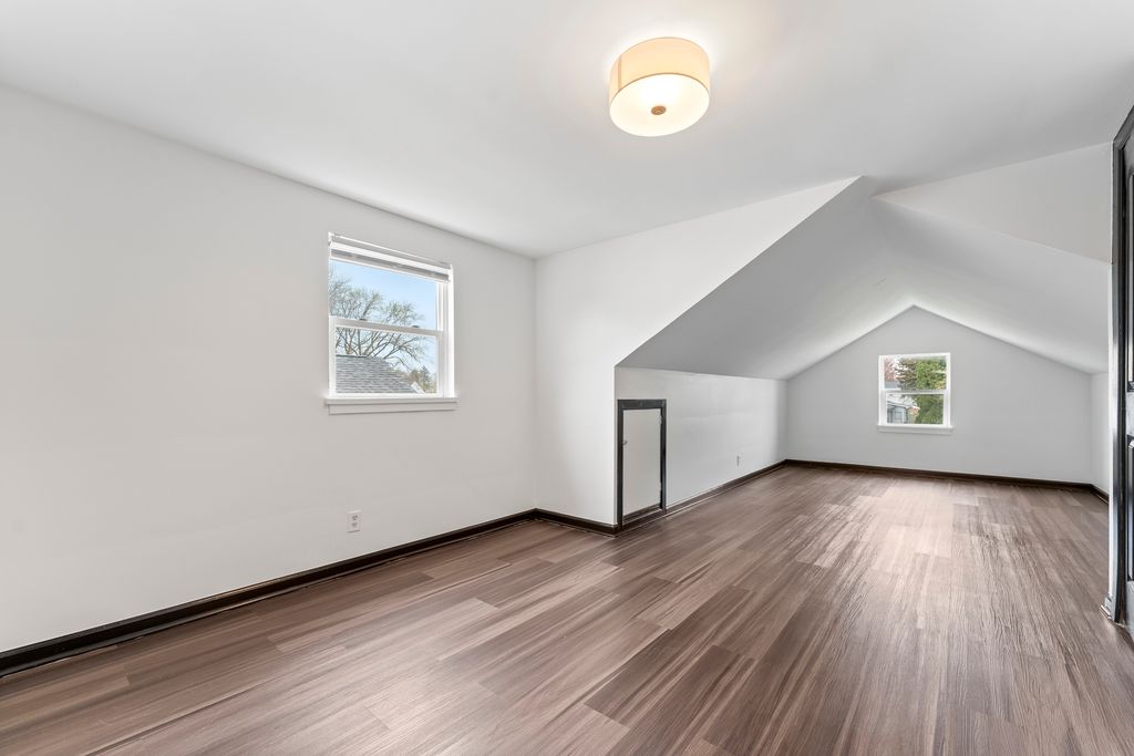 Image 22 of property listing at 84 S Weston Avenue, Elgin, IL 60123