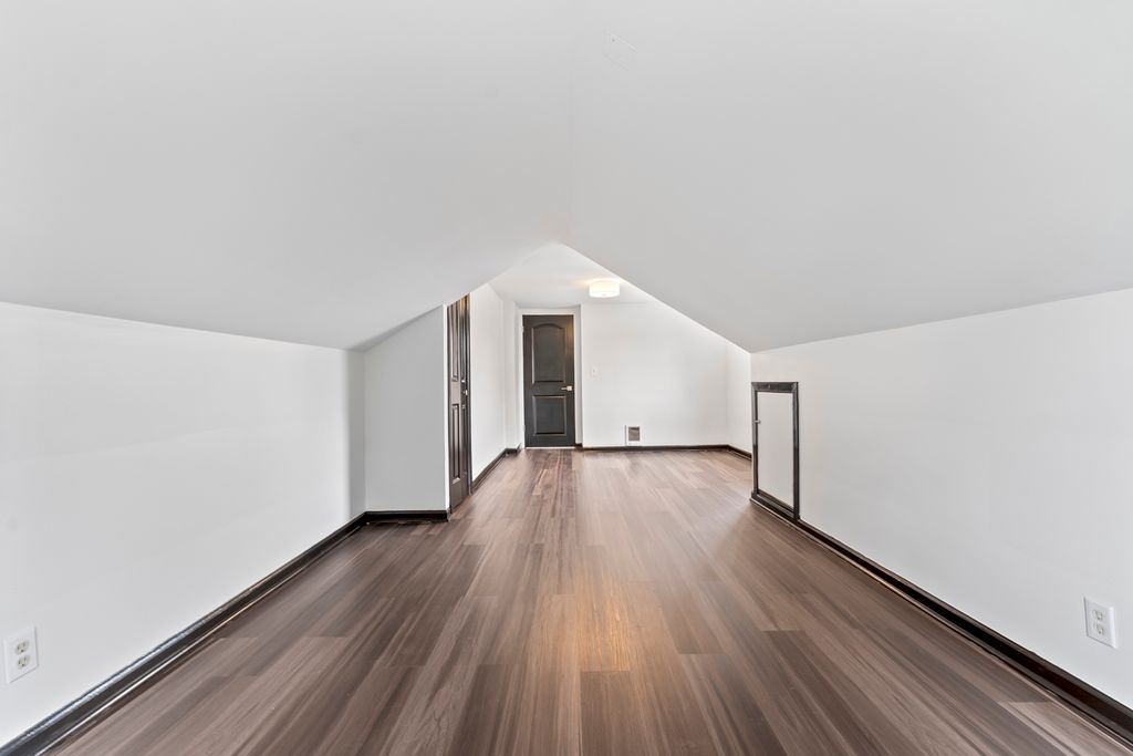 Image 23 of property listing at 84 S Weston Avenue, Elgin, IL 60123