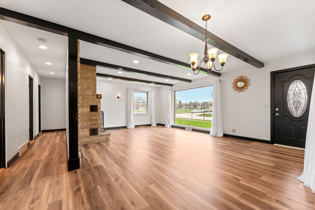 Image 5 of property listing at 84 S Weston Avenue, Elgin, IL 60123
