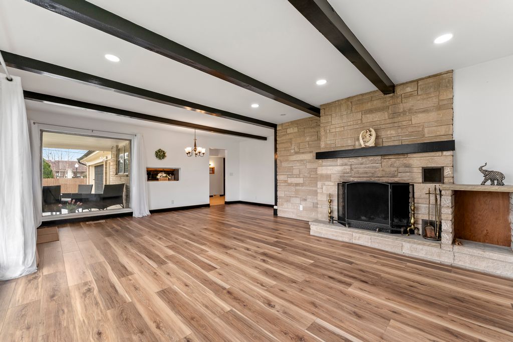 Image 6 of property listing at 84 S Weston Avenue, Elgin, IL 60123