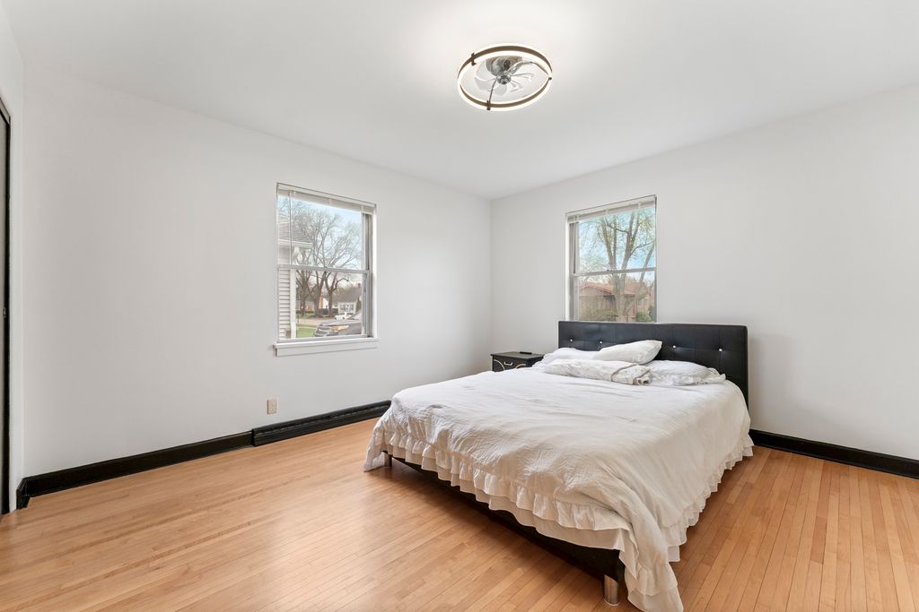 Image 10 of property listing at 84 S Weston Avenue, Elgin, IL 60123