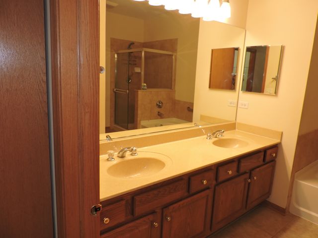 5640 Cambridge Way, Hanover Park, IL 60133