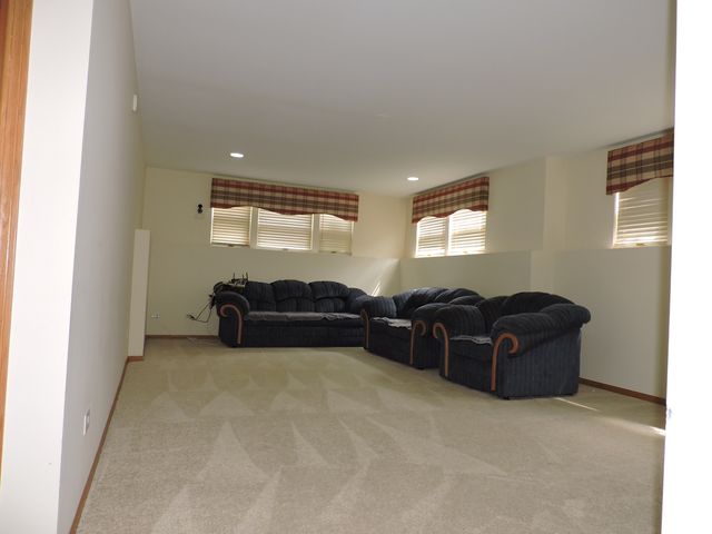 5640 Cambridge Way, Hanover Park, IL 60133