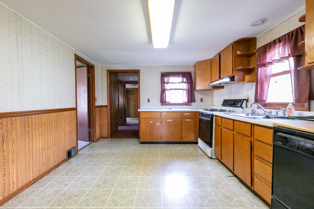 1150 48th Street, Moline, IL 61265
