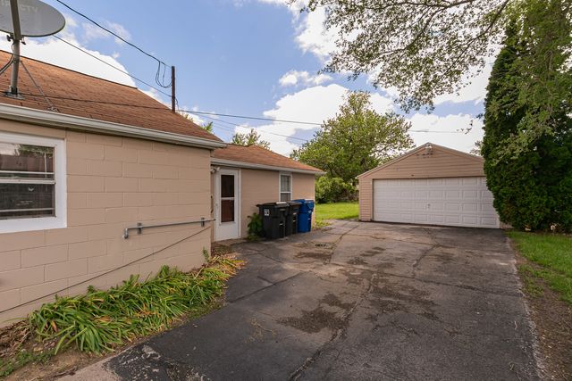 1150 48th Street, Moline, IL 61265