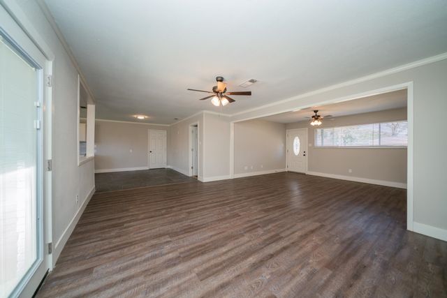 112 E Fairlane St, Longview, TX 75604