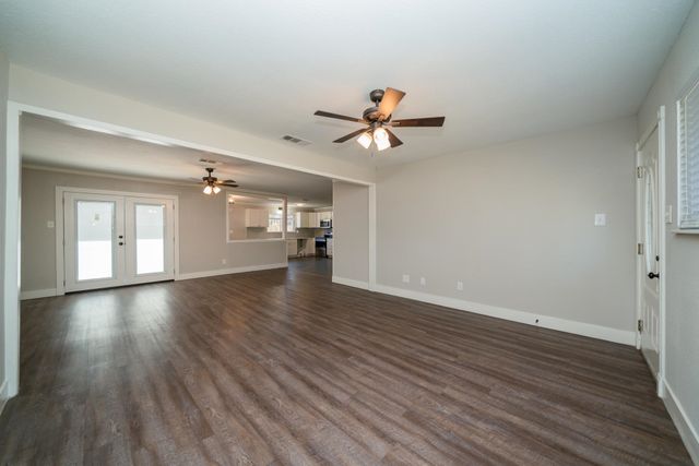 112 E Fairlane St, Longview, TX 75604