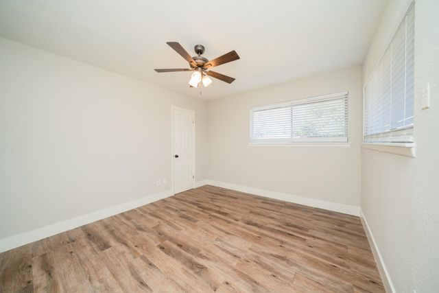 112 E Fairlane St, Longview, TX 75604