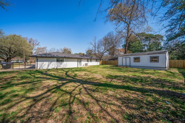 112 E Fairlane St, Longview, TX 75604