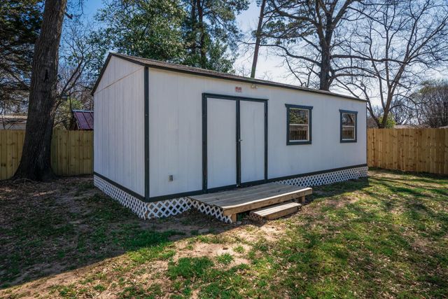 112 E Fairlane St, Longview, TX 75604