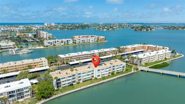 7425 BAY ISLAND DRIVE S 104, South Pasadena, FL 33707