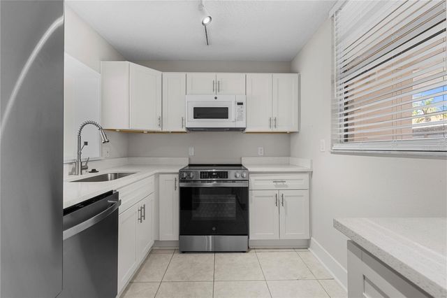 7425 BAY ISLAND DRIVE S 104, South Pasadena, FL 33707