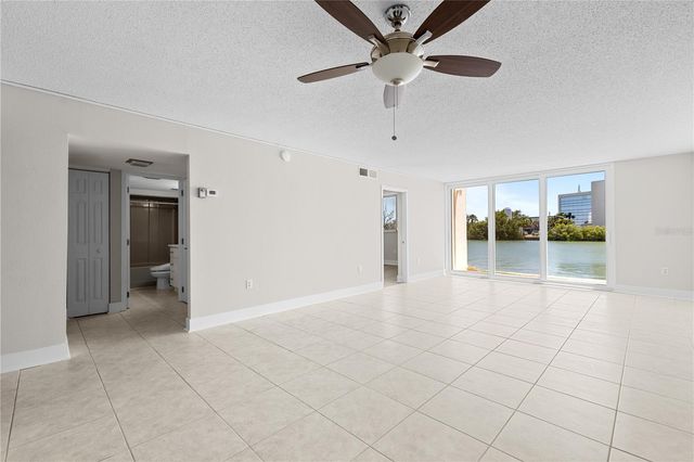 7425 BAY ISLAND DRIVE S 104, South Pasadena, FL 33707