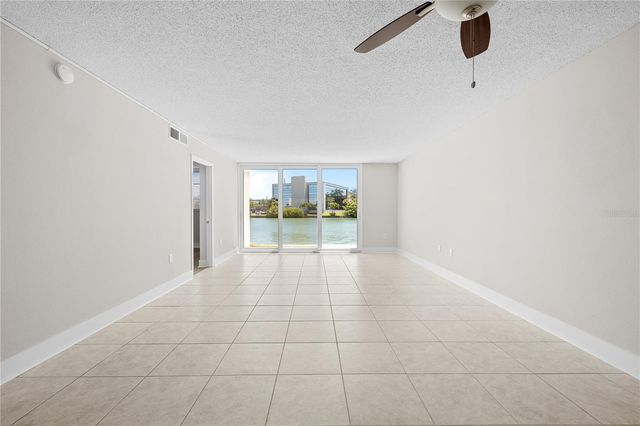 7425 BAY ISLAND DRIVE S 104, South Pasadena, FL 33707