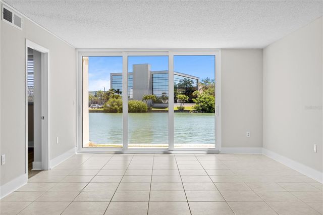7425 BAY ISLAND DRIVE S 104, South Pasadena, FL 33707