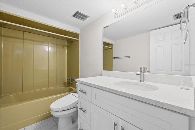 7425 BAY ISLAND DRIVE S 104, South Pasadena, FL 33707