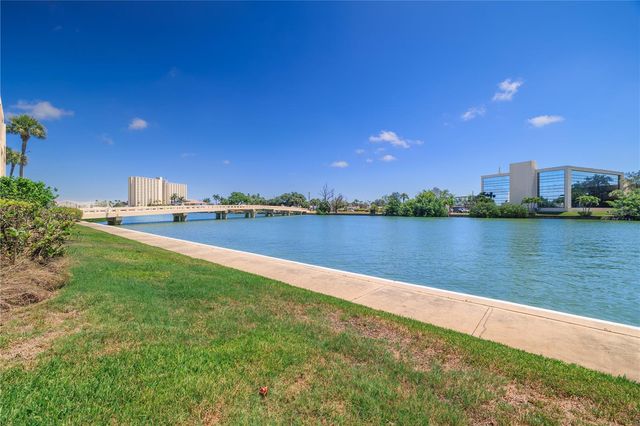 7425 BAY ISLAND DRIVE S 104, South Pasadena, FL 33707