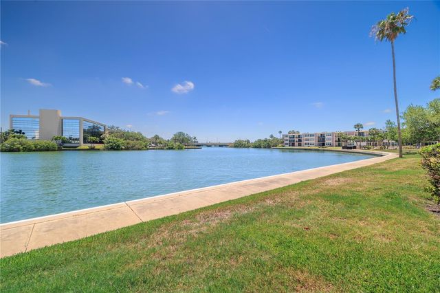 7425 BAY ISLAND DRIVE S 104, South Pasadena, FL 33707