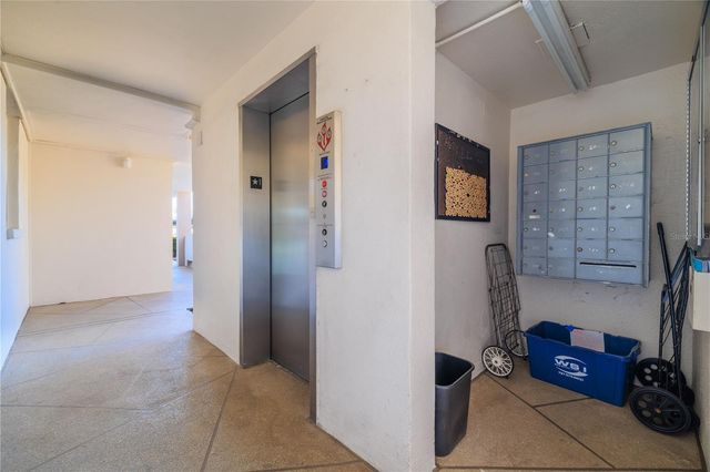 7425 BAY ISLAND DRIVE S 104, South Pasadena, FL 33707