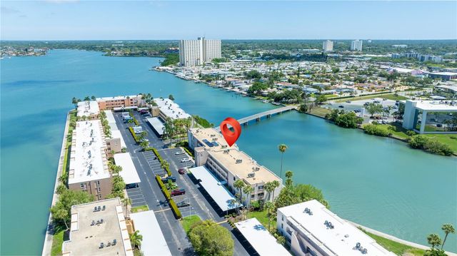 7425 BAY ISLAND DRIVE S 104, South Pasadena, FL 33707