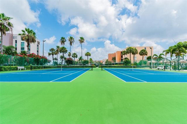 7425 BAY ISLAND DRIVE S 104, South Pasadena, FL 33707