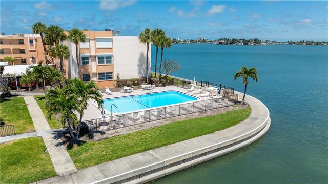7425 BAY ISLAND DRIVE S 104, South Pasadena, FL 33707