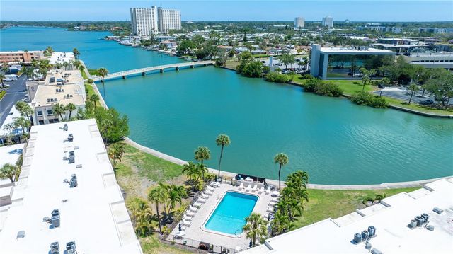 7425 BAY ISLAND DRIVE S 104, South Pasadena, FL 33707