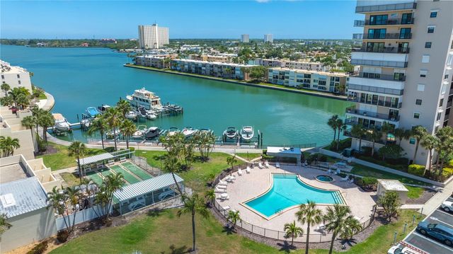 7425 BAY ISLAND DRIVE S 104, South Pasadena, FL 33707