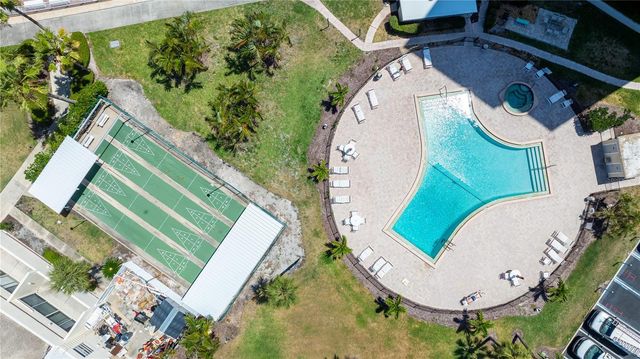 7425 BAY ISLAND DRIVE S 104, South Pasadena, FL 33707