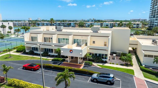 7425 BAY ISLAND DRIVE S 104, South Pasadena, FL 33707