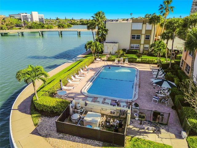 7425 BAY ISLAND DRIVE S 104, South Pasadena, FL 33707