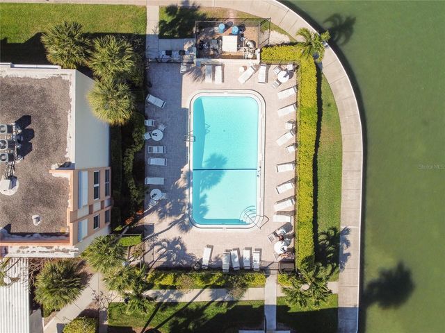 7425 BAY ISLAND DRIVE S 104, South Pasadena, FL 33707