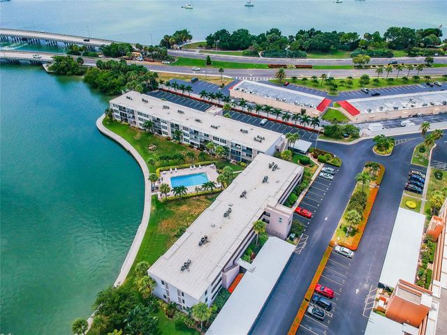 7425 BAY ISLAND DRIVE S 104, South Pasadena, FL 33707