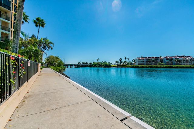 7425 BAY ISLAND DRIVE S 104, South Pasadena, FL 33707