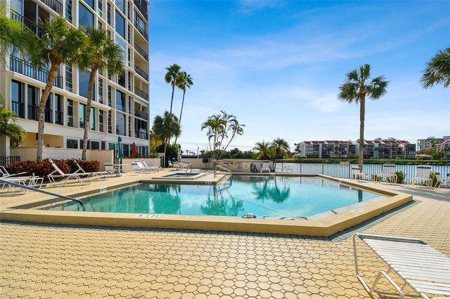 7425 BAY ISLAND DRIVE S 104, South Pasadena, FL 33707