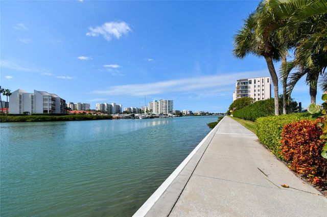 7425 BAY ISLAND DRIVE S 104, South Pasadena, FL 33707