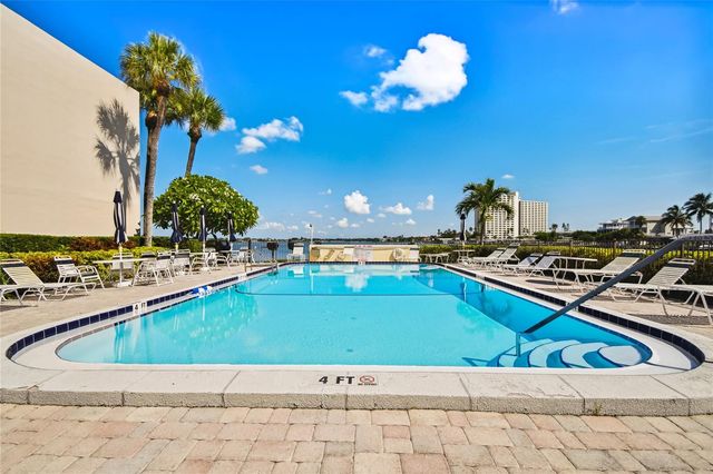 7425 BAY ISLAND DRIVE S 104, South Pasadena, FL 33707