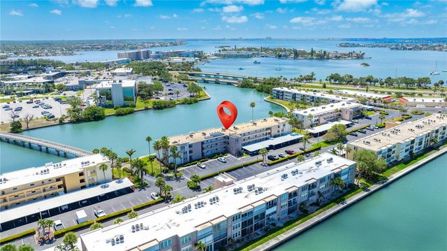 7425 BAY ISLAND DRIVE S 104, South Pasadena, FL 33707