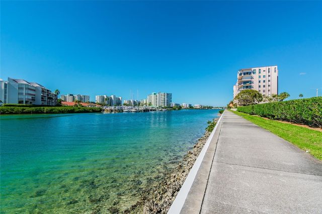 7425 BAY ISLAND DRIVE S 104, South Pasadena, FL 33707