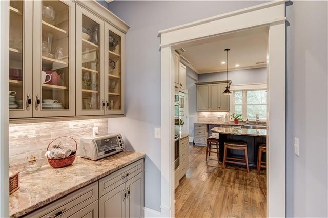 624 Skyland Drive, Hoschton, GA 30548