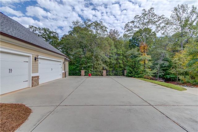 624 Skyland Drive, Hoschton, GA 30548