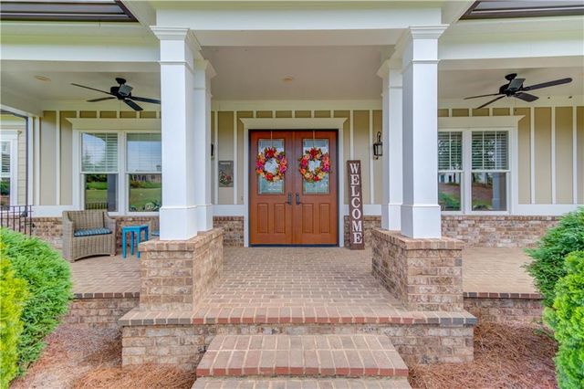 624 Skyland Drive, Hoschton, GA 30548