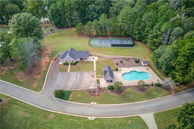 624 Skyland Drive, Hoschton, GA 30548