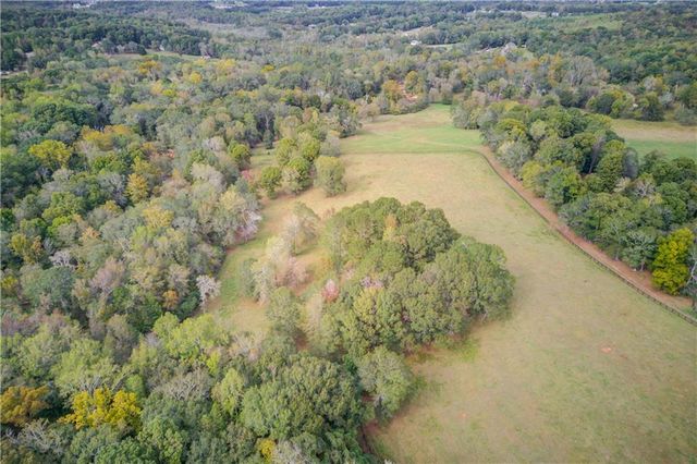 624 Skyland Drive, Hoschton, GA 30548